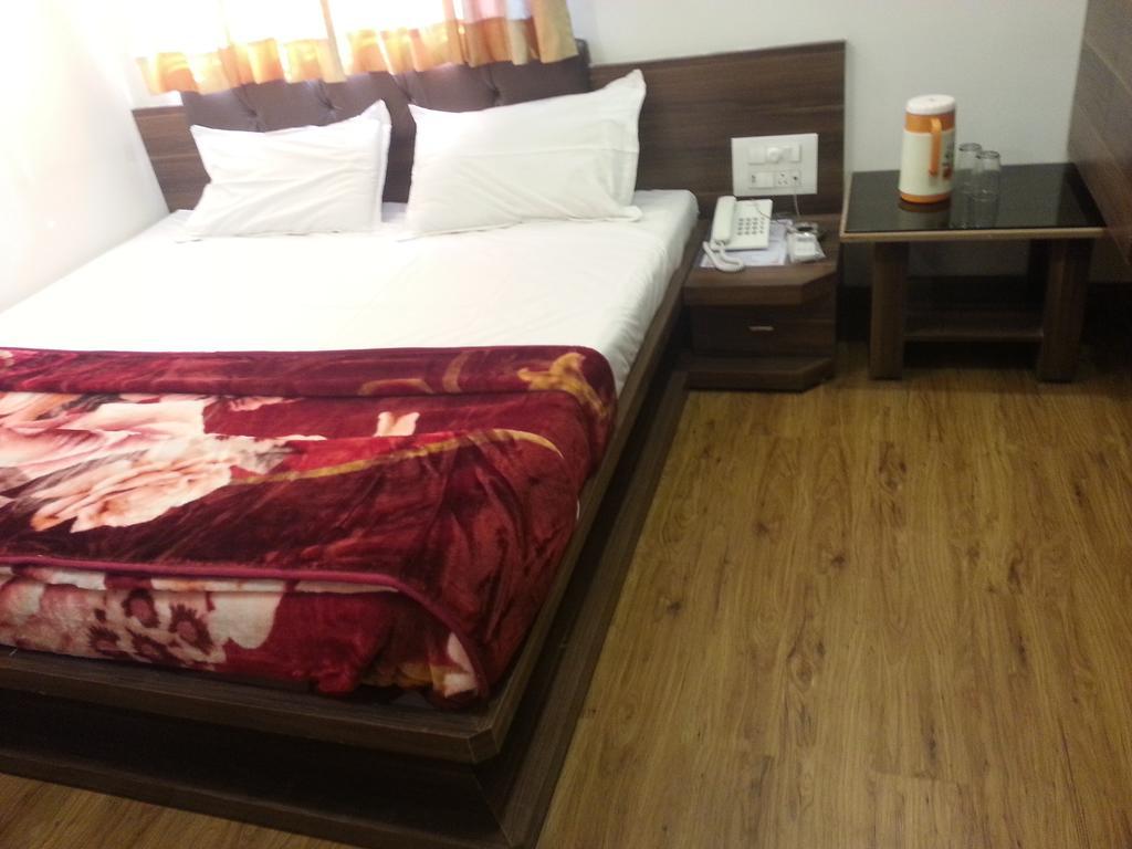 Hotel Oasis Bombaim Quarto foto