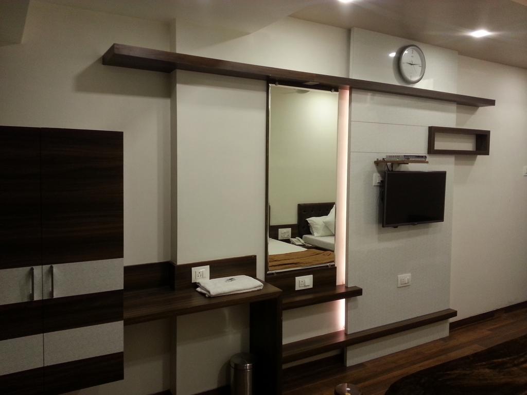 Hotel Oasis Bombaim Quarto foto